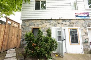 Beach Front Family Cottage Ping Pong & Karaoke - 2