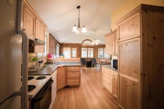 Cottage on Crystal Beach 3BR & BBQ - 2