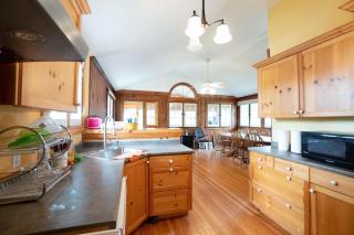 Cottage on Crystal Beach 3BR & BBQ - 1