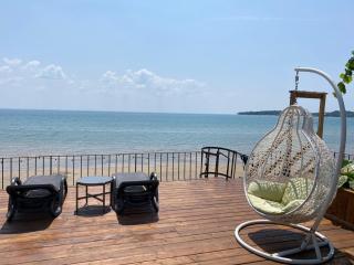 Water Front Beach House - 3BR w BBQ & Sunset - 5