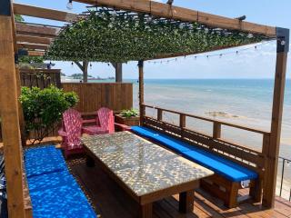 Water Front Beach House - 3BR w BBQ & Sunset - 3