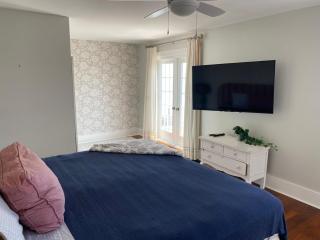 Water Front Beach House - 3BR w BBQ & Sunset - 2