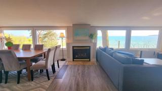 Crystal Beach Waterfront Cottage - Sunset Views - 3