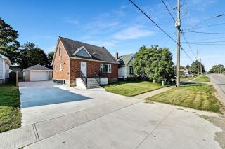 NEW 5 Bedroom House Near The Falls - 6