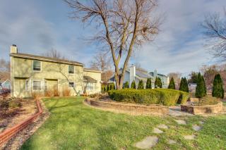 2 Mi to KU Campus Group Getaway with Patio and Garden - 9