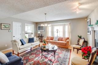 2 Mi to KU Campus Group Getaway with Patio and Garden - 7