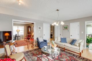 2 Mi to KU Campus Group Getaway with Patio and Garden - 2