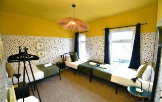 Manchester Getaway Bright & Spacious With Parking - 5