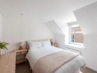 Meadow Hill Cottage with Private Garden, Crieff - 1