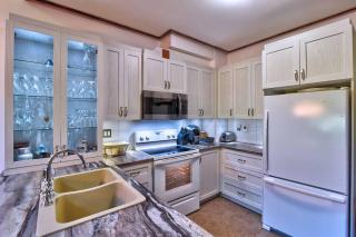 Spacious 2-Story Ski-In Condo with Views & Fireplace - 8