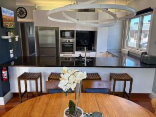 Stylish Petone Stay - 0