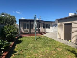 Stylish Petone Stay - 6