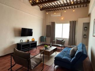 Stay Downtown Everything Within Walking Distance - 0