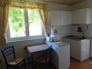 Holiday Home Kleines Ferienhaus mit Garten und Grill in Garitz by Interhome - 5