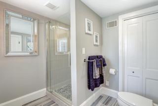 Heated Pool in your Private Garden Pets Welcome OnSite Parking - 9
