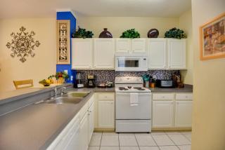 Near Disney and Epic Universe Home with Resort Perks - 1