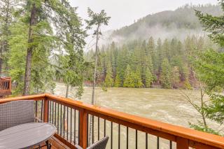 Luxe Riverside Retreat! 5,000-Sq-Ft Cascades Cabin - 8