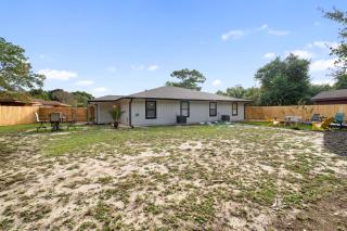 Centrally Located Gulf Breeze Stay, Dog-Friendly, Desk, Near Beaches and Golf - 6