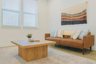 Delightful Work Friendly Home in A Plus Prime Location - Sherman - 3