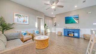 Sleeps 33 4 Condos Walk to the Beach Resort-Style Pool Endless Summer Resort - 8
