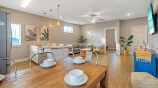 Sleeps 33 4 Condos Walk to the Beach Resort-Style Pool Endless Summer Resort - 1