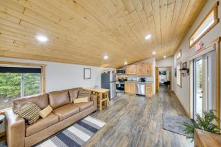 1 Mi to Waterfront Trails, Troy Home with Hot Tub! - 7