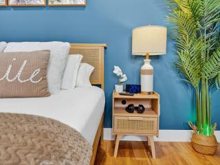 Private Studio - 5 Min to DT - Self Check-In - 75 Inch TV - 2