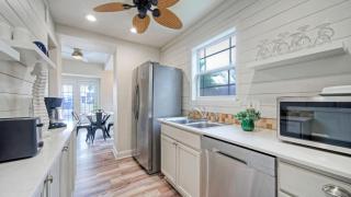 2-Unit Home in Golf Cart Zone w Patio Balcony Salty Sunshine: Multi-Family Retreat - 7