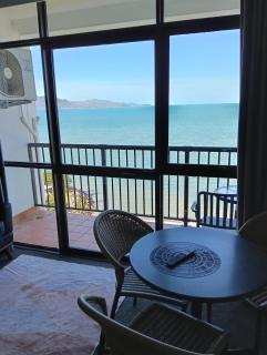 Top Floor Amazing Ocean Views larger Corner Suite Studio WiFi Foxtel Privately Managed U 1312 Aquarius 75 the Strand - 2