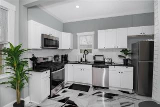 Modern Luxury in Tremont - 6Bed 3bath Fee parking - 4