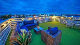 Rooftop Patio w View Pool Near the Beach Lost Shaker of Salt by AvantStay - 6