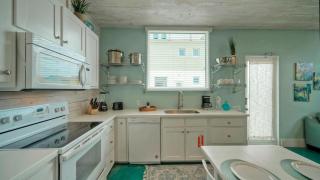 Rooftop Patio w View Pool Near the Beach Lost Shaker of Salt by AvantStay - 3