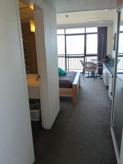 Top Floor Amazing Ocean Views larger Corner Suite Studio WiFi Foxtel Privately Managed U 1312 Aquarius 75 the Strand - 8