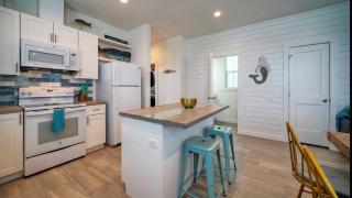 A Crazy Beach by AvantStay Steps to Old Town - 1