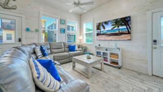 2 Blocks to the Beach Pool Patio w Bar Awave from it All by AvantStay - 5