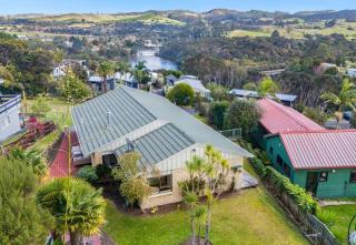 HaruView - Spacious house with view of Haruru Falls - 8