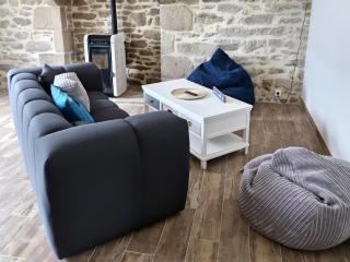 Guerlesquin village house - 6