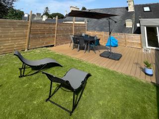 Guerlesquin village house - 9