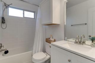 Spacious 4BR Home, Fast WiFi, Parking, Less than 15 mins from Austin - 1