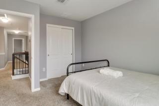 Spacious 4BR Home, Fast WiFi, Parking, Less than 15 mins from Austin - 4