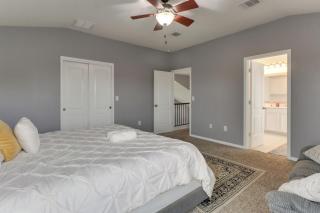 Spacious 4BR Home, Fast WiFi, Parking, Less than 15 mins from Austin - 8