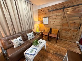 Barn Door Themed Garvan Gardens Blue Bungalow - 9