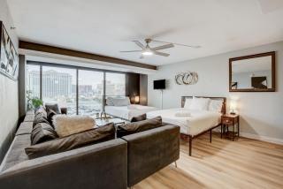 Iconic Vegas Views - 6 comfy Beds, NO RESORT FEES, Center Strip! - 8