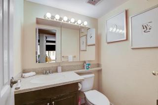 Iconic Vegas Views - 6 comfy Beds, NO RESORT FEES, Center Strip! - 1