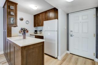 Iconic Vegas Views - 6 comfy Beds, NO RESORT FEES, Center Strip! - 4