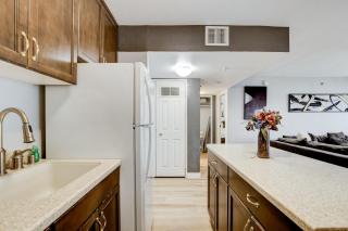 Iconic Vegas Views - 6 comfy Beds, NO RESORT FEES, Center Strip! - 3