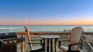 Beachfront Townhome with Instant Access to Beach Beachside Kisses by AvantStay - 0