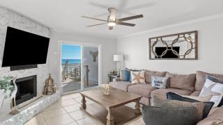 Beachfront Townhome with Instant Access to Beach Beachside Kisses by AvantStay - 5