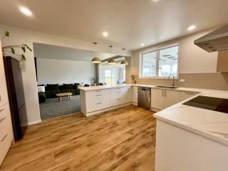 The Lodge - Sleeps 20, Central, Spacious, Fresh - 9