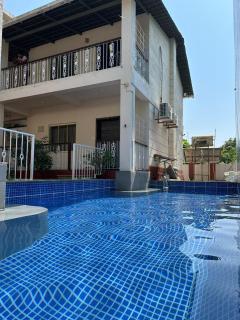 Natures Nest In Marine Gardens - 1